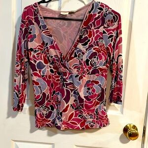Cropped three-quarter sleeves floral shirt